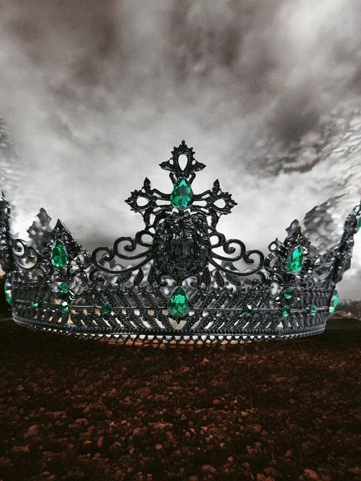 Couronne de Roi Monarque, Couronne de la Renaissance, Coiffe de Seigneur des Ténèbres pour la vente par Happy Dream Gifts