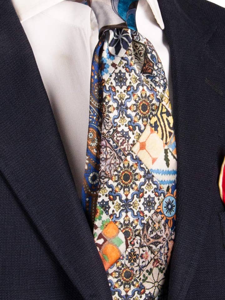 Gravata Siciliana Micro Mosaico Vintage Patchwork de Seda Cetim com Maiólicas Multicolor PM1071 por atacado de Graffeo Cravatte