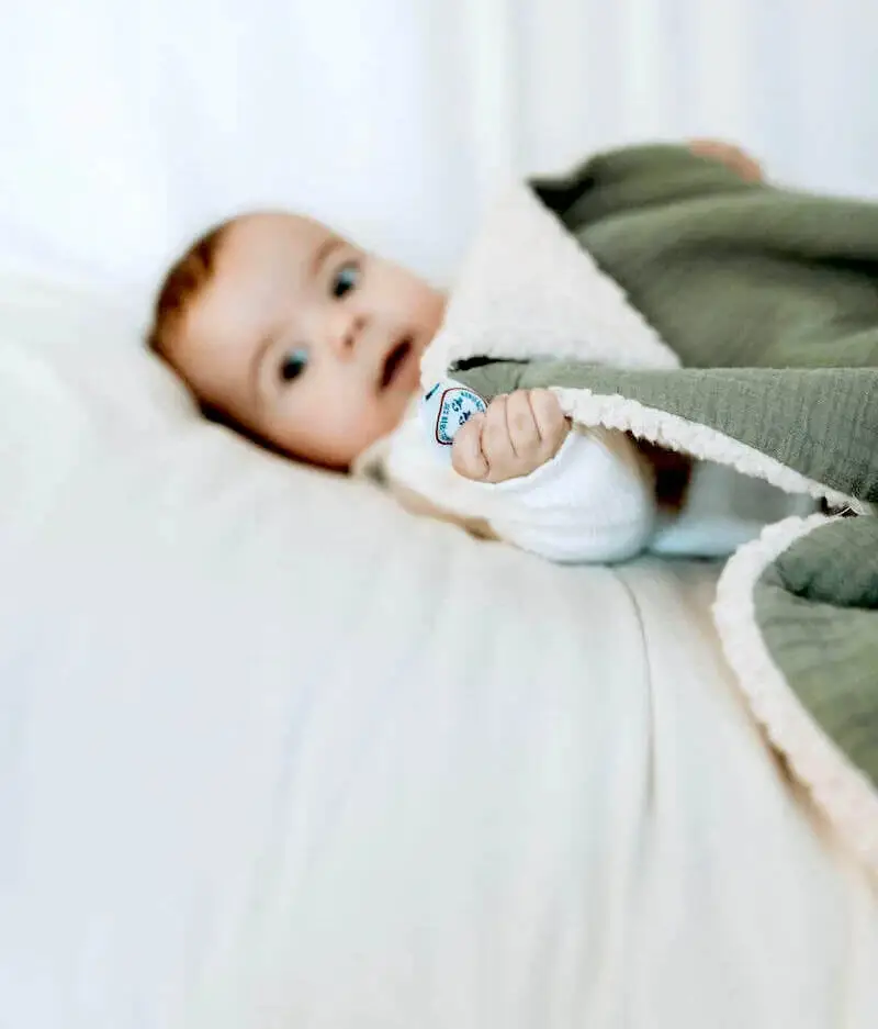Manufacture des bébés français - Vente Couverture de lit – enfant et bébé - Couverture moumoute vert sauge2