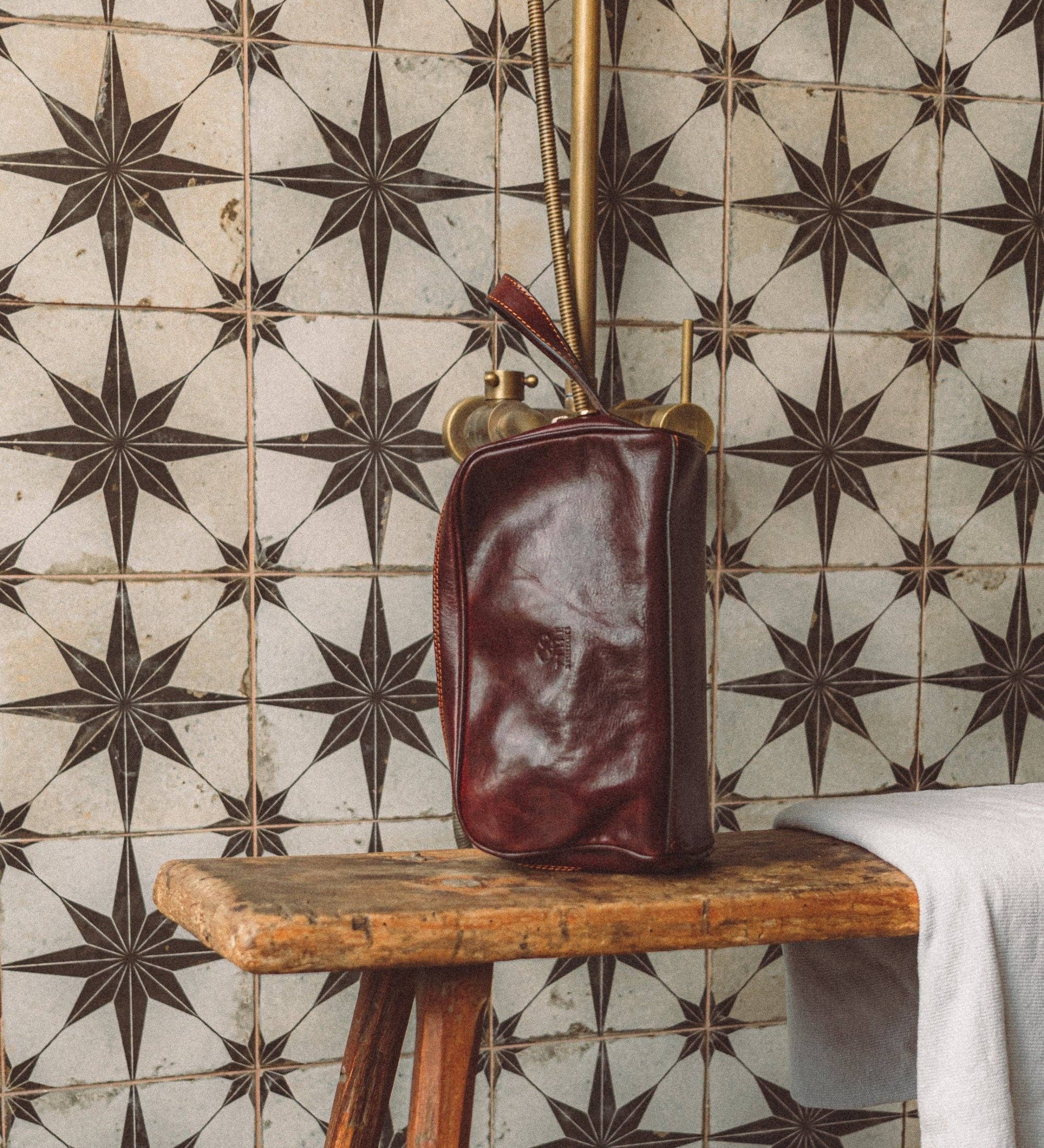 Time Resistance - Wholesale Make-up tas/toilettas - Leren Cosmetica Tas Dopp Kit - All the Kings Men3