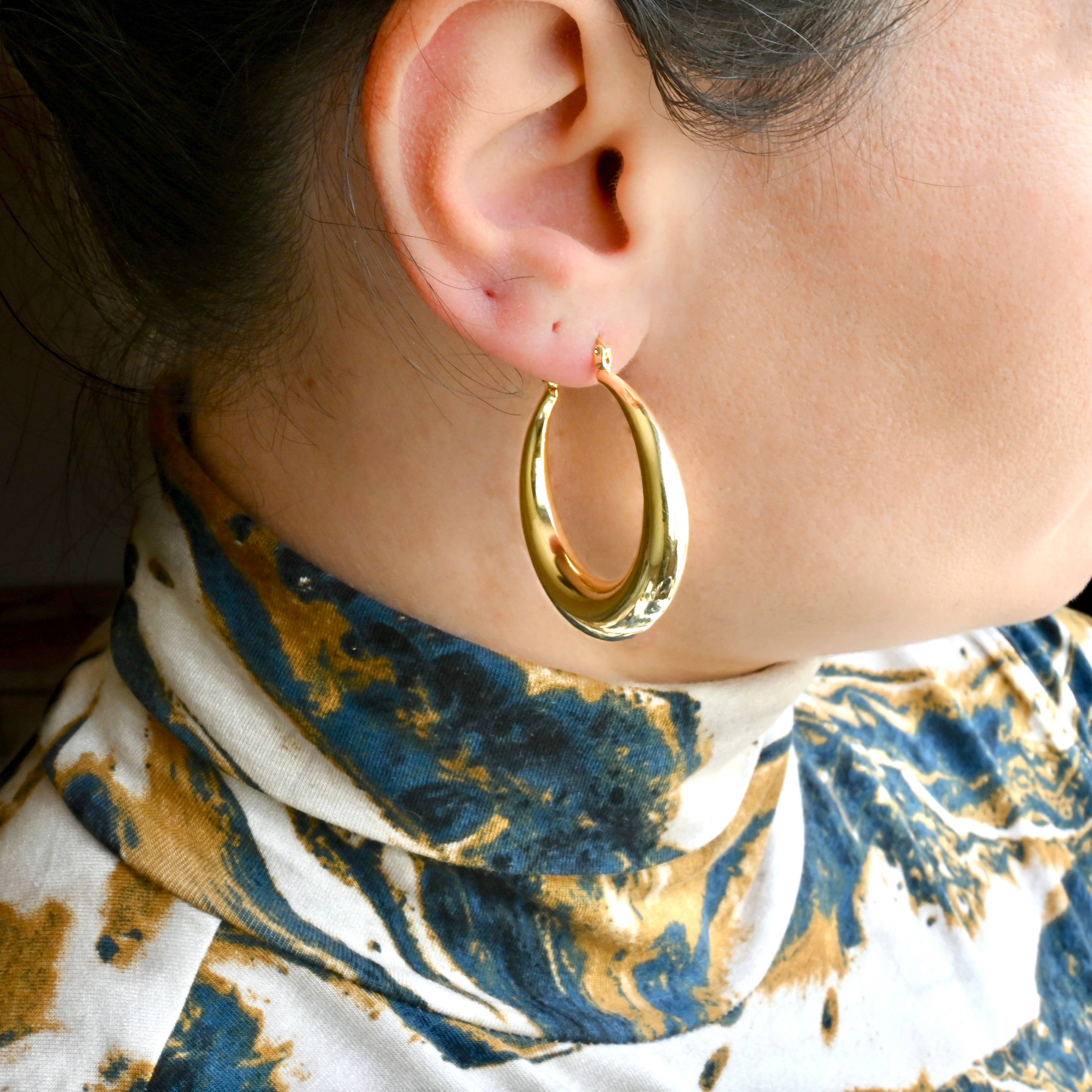 Blueyejewelry - Wholesale Hoop earrings - 18k Gold Crescent Hoops - Lightweight Large Hoop Earrings1