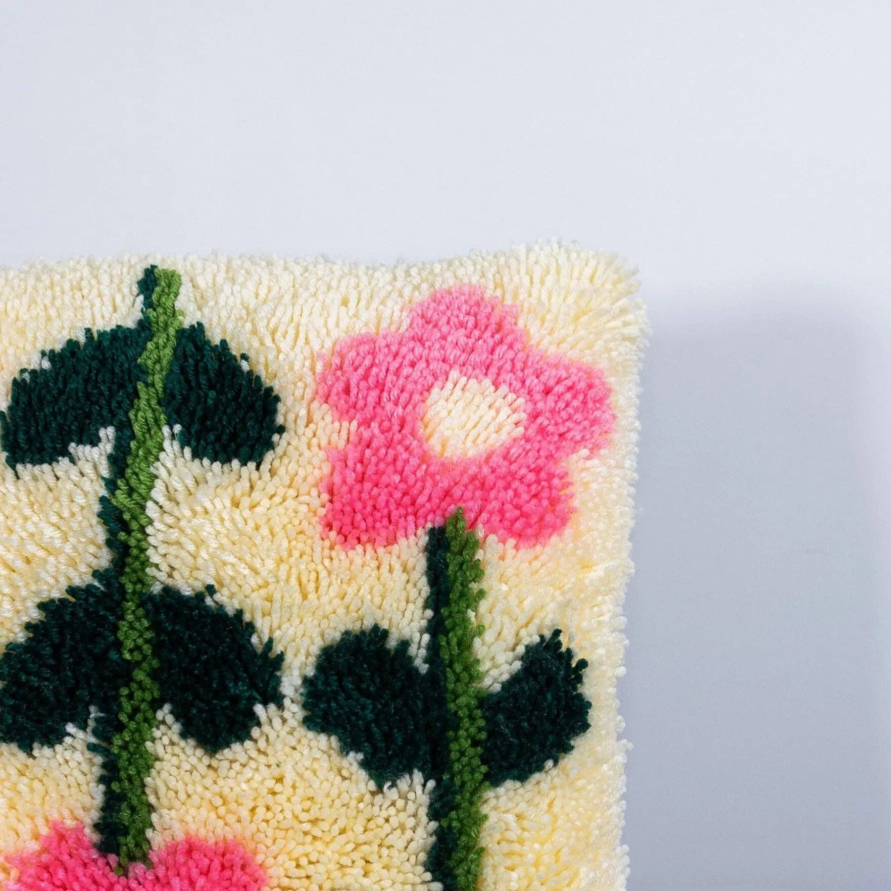 Craft Club - Wholesale Craft Sewing Kit - PASTEL PICK OF THE BUNCH - Latch Hook Cushion Kit10