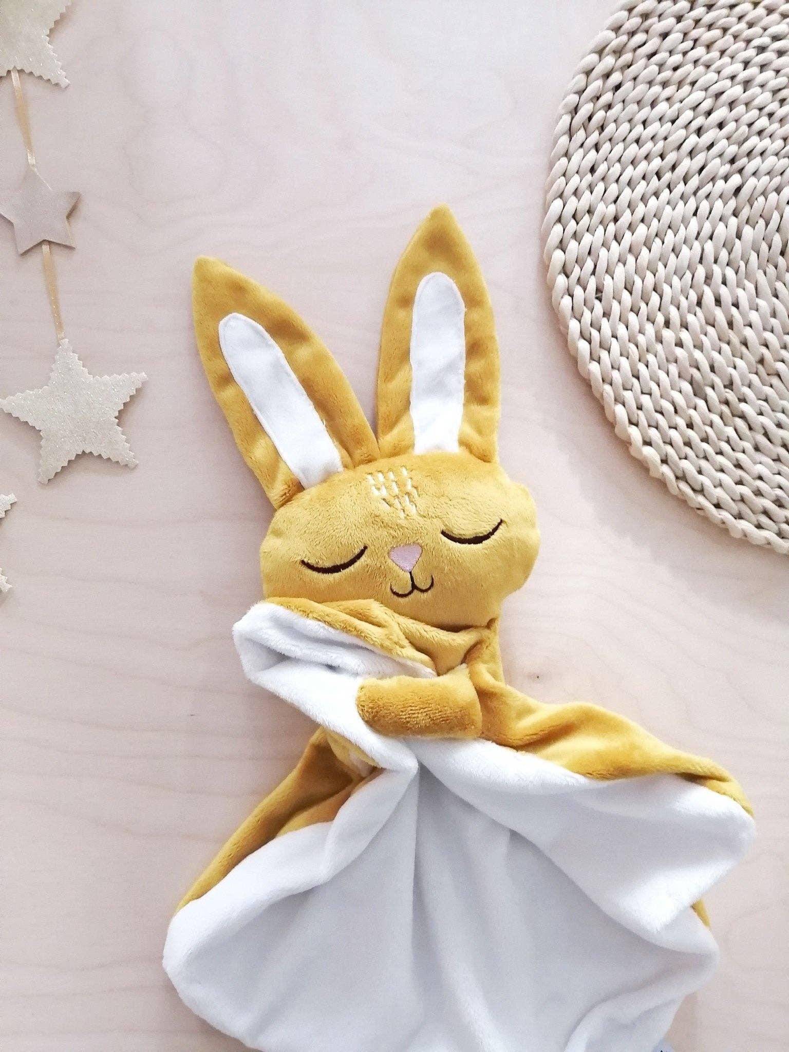 Shine on me Distribution - Vente Couverture douillette – bébé - Couverture de sécurité - Mustard Bunny - Marcel5