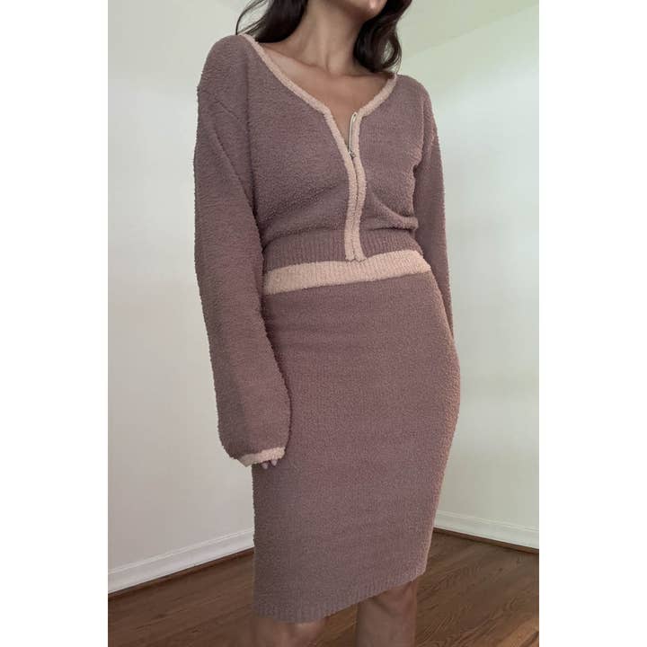 ENSEMBLE HAUT COURT À COL EN V ET JUPE MINI pour la vente par Salty