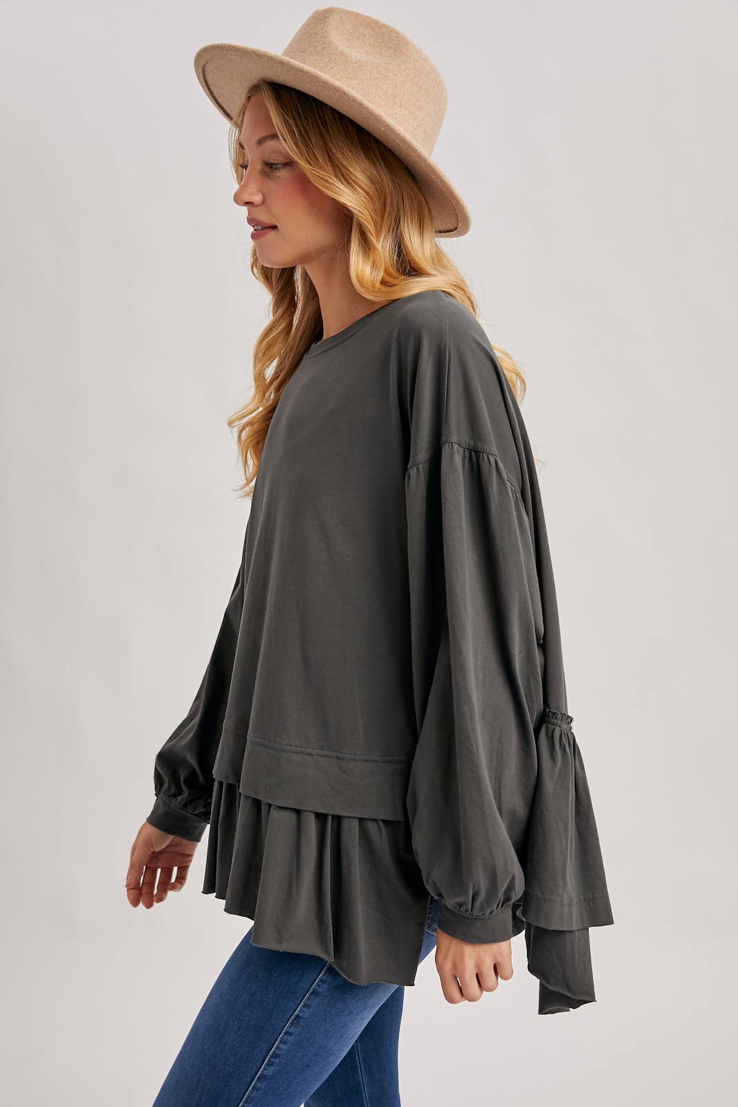 Bluivy – Großhandel Strickoberteil – Damen – ÜBERGROßES STRICKOBERTEIL MIT GERÜSCHTEM PEPLUM-SAUM6