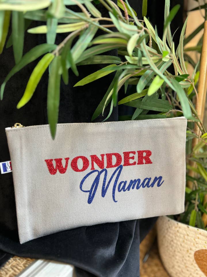 “Wonder Maman” Gray Zipped Pouch Mother's Day for wholesale by Toiles Chics
