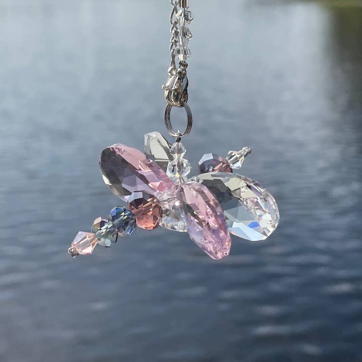Libélula de Cristal Rosa Pequeña, Amuleto para Coche, Atrapasol para venta al por mayor de Crystalize Home