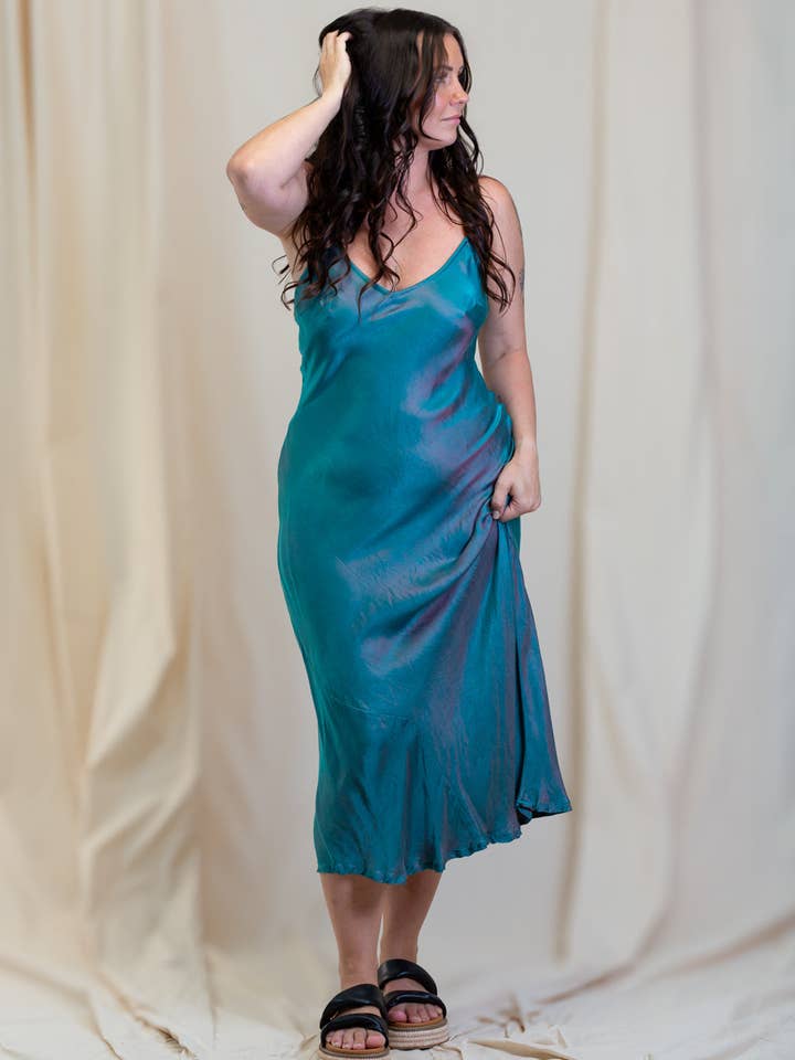 Marilyn Silke Satin Natkjole Lang Søgrøn for engroshandel hos TABOO FASHION