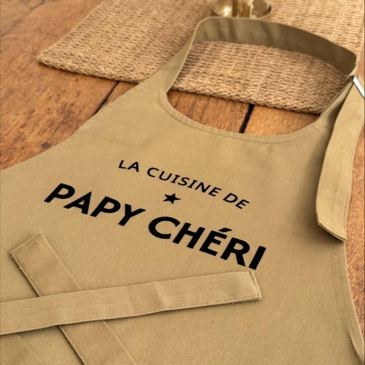 Delantal - La Cocina de Papy Chéri - 3 colores a elegir para venta al por mayor de Marcel & Lily