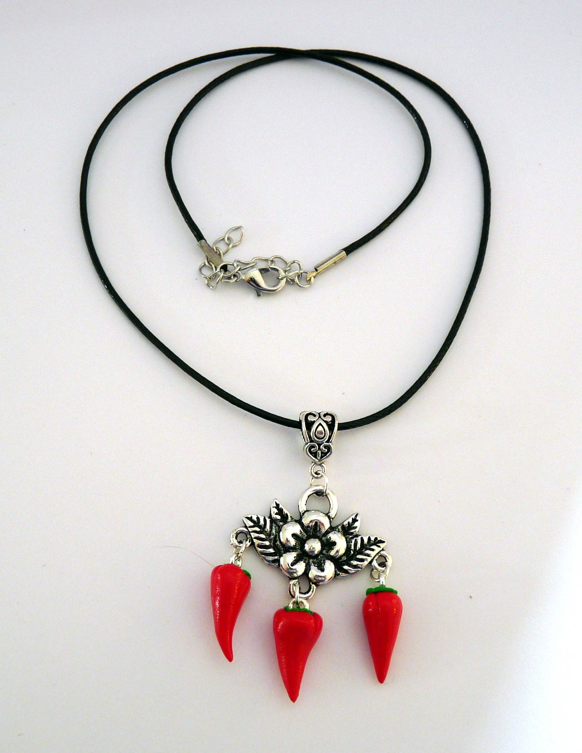 Sofishops - Wholesale Pendant/Charm Necklace - Basque pendant 3 peppers2