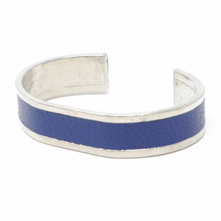 Bracciale rigido con estremità dritta da 15 mm con intarsio in pelle blu per la vendita all'ingrosso da parte di Sobo & Co Jewellery