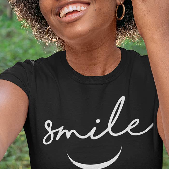 Smile Shirt for engroshandel hos The Simplysaid Store