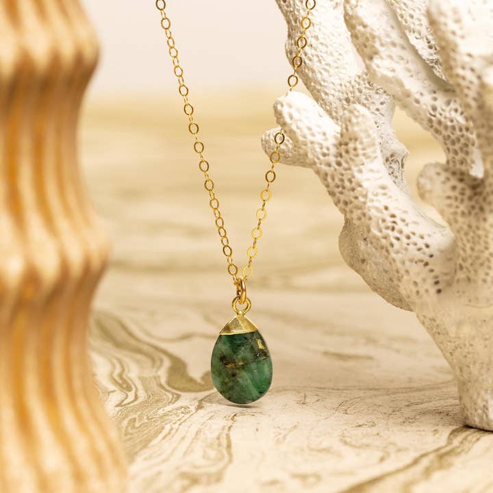 Rå Smaragd Guld Oval Sten Stil Dråbe Vedhæng Halskæde for engroshandel hos Soul & Little Rose