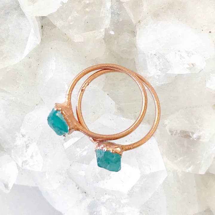 Buddha Blossom Jewels - Vendita all'ingrosso Anelli cocktail/statement - Anello impilabile in apatite grezza in rame6