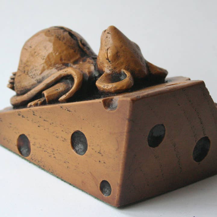 Oakapple Designs Ltd - Wholesale Decorative figurine - Church Mouse Asleep on Cheese Reproduction Carving Ornament.3