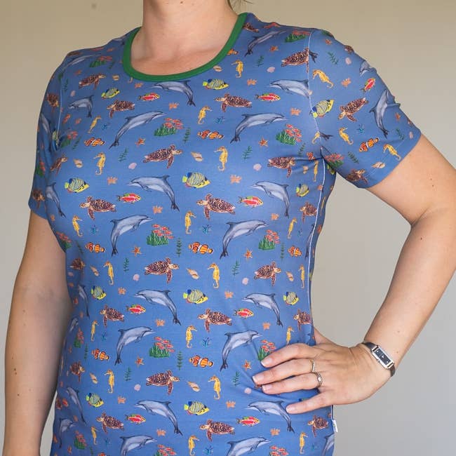 Tee-shirt bleu océan pour femme pour la vente par JECO