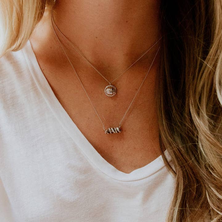 Delicacies Jewelry - Wholesale Halskettinghanger - Rotini Pasta Ketting, geelgoud verguld, door delicatessen sieraden - elke aankoop helpt honger te bestrijden! (Food Jewelry, Foodie Gift)