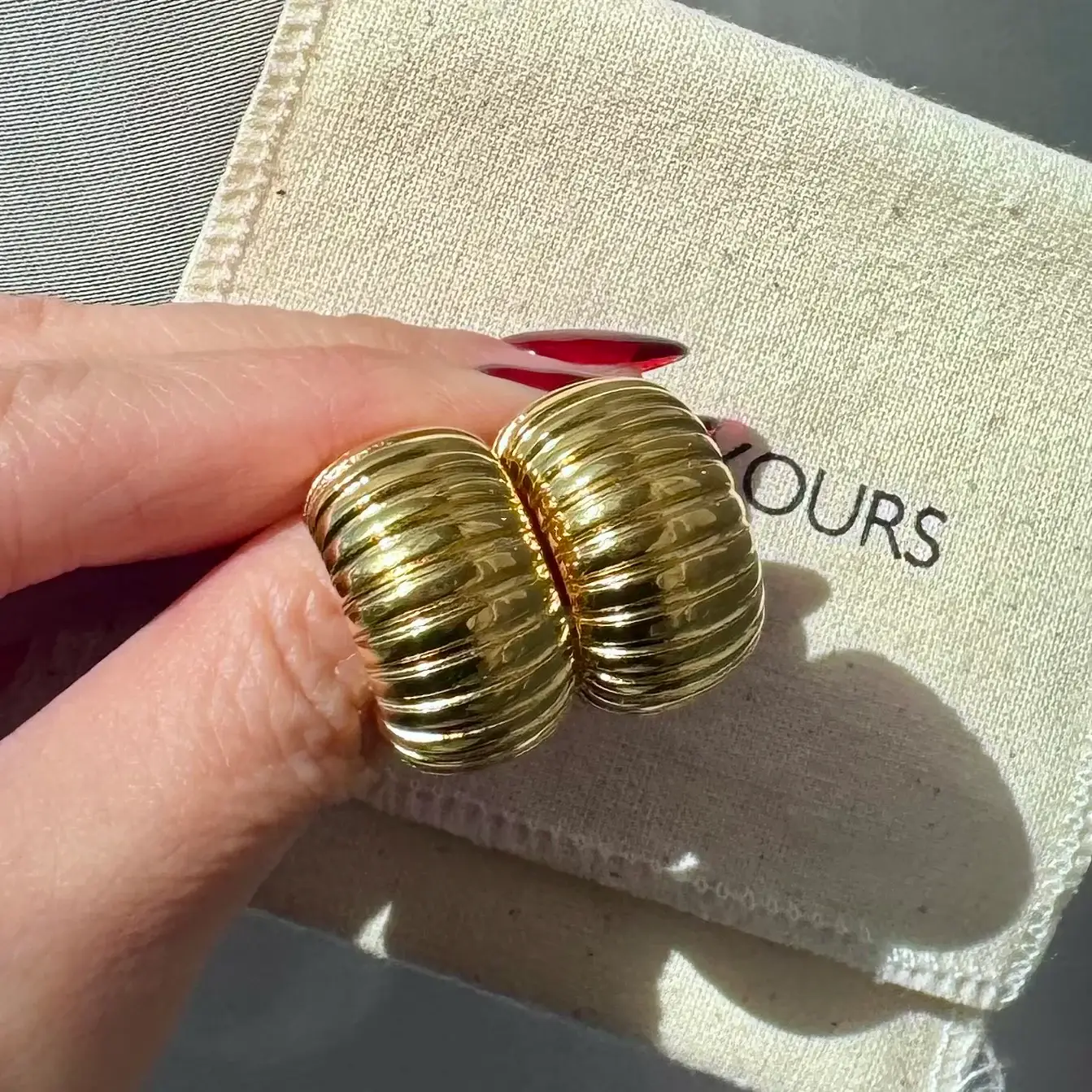 Everly Yours – wholesale Hoop-örhängen – Elan Ribbed Chunky Good Hoops6