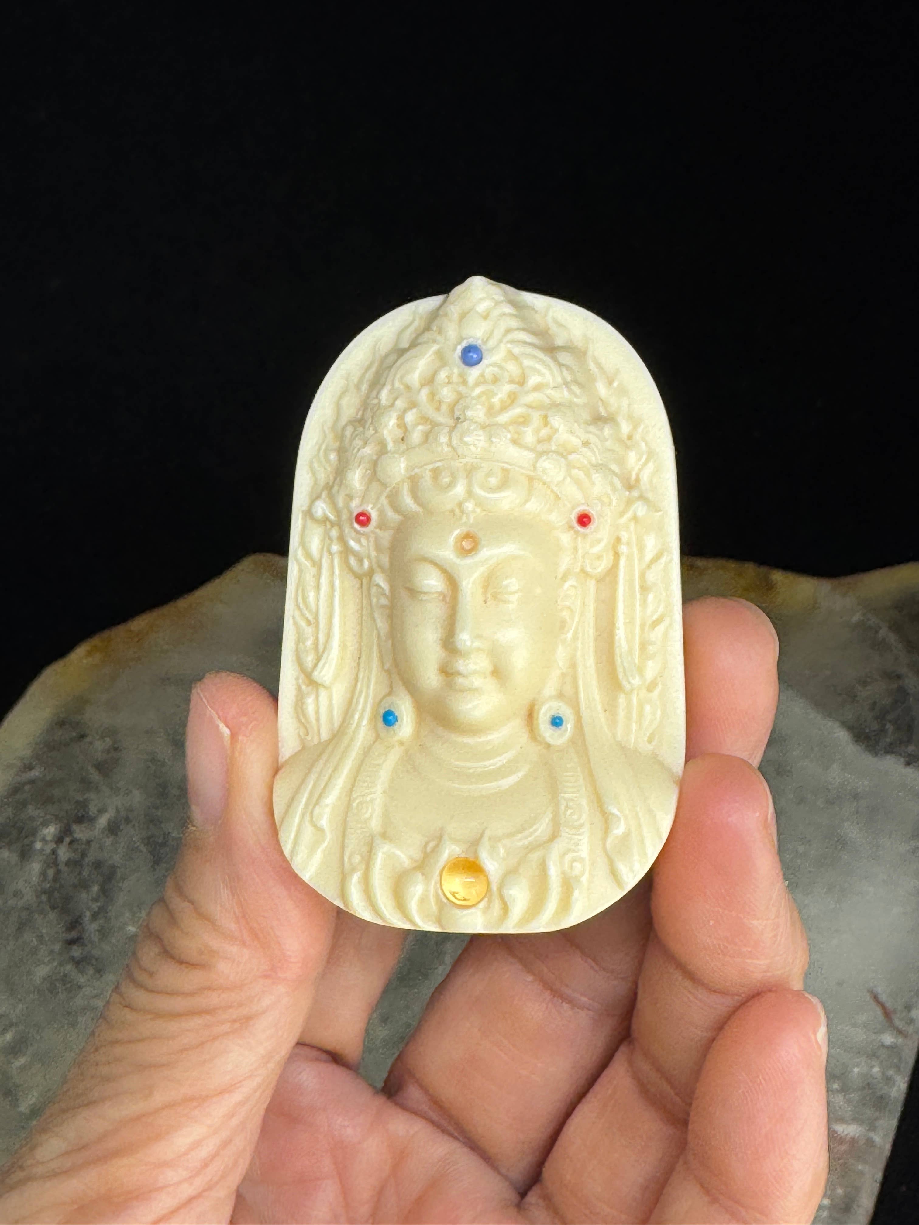 The 7 Directions - Vendita all'ingrosso Pietra/cristallo spirituale - Perla guru con ciondolo Buddha Guan Yin scolpita in noce di palma FY905