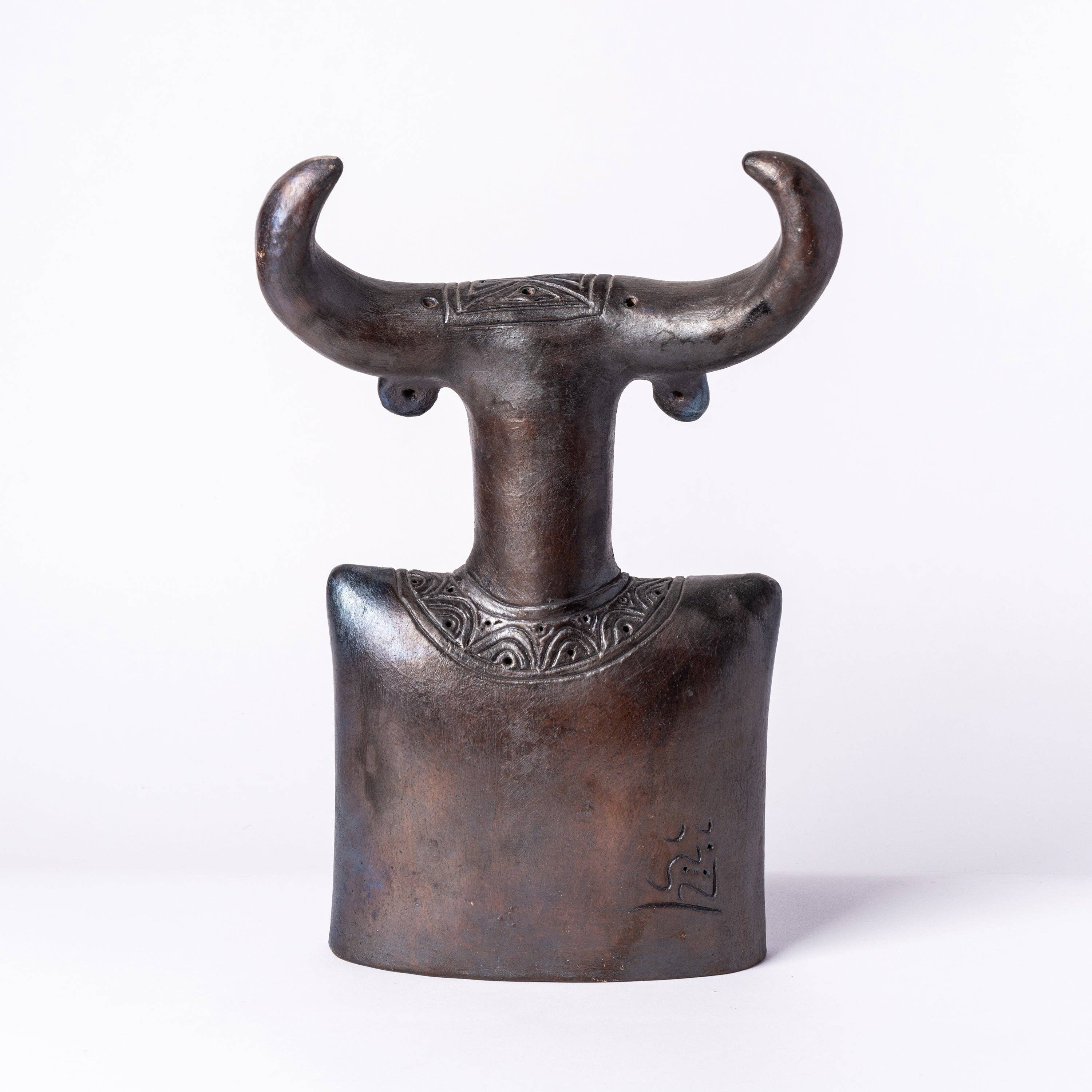 Maison Annabi – wholesale Skulptur – Stor minotaurstaty i raku och bränd lera1