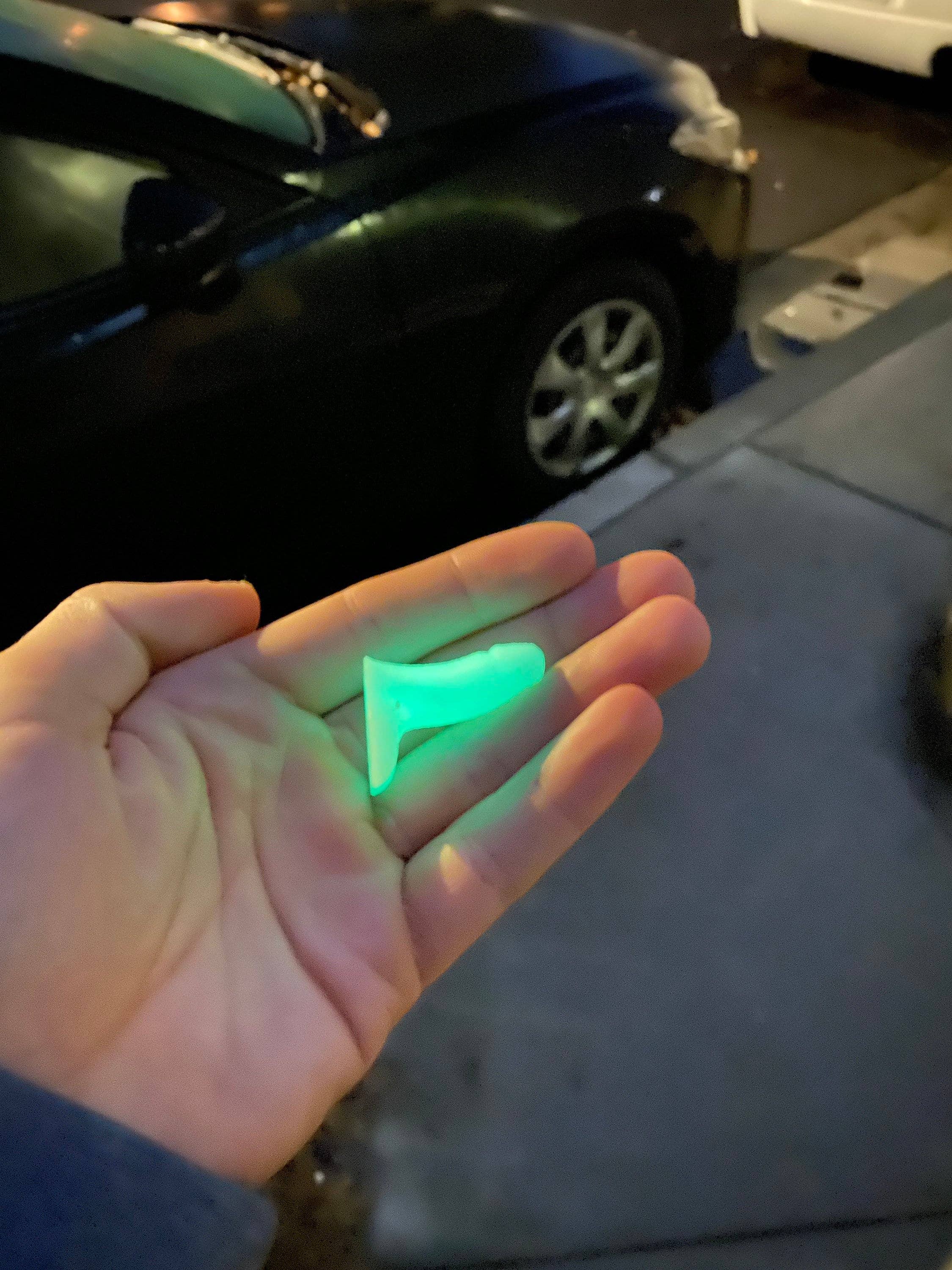 NumanPrints - Vendita all'ingrosso Regalo divertente/originale - Tappi per valvole a forma di pene luminosi al buio7