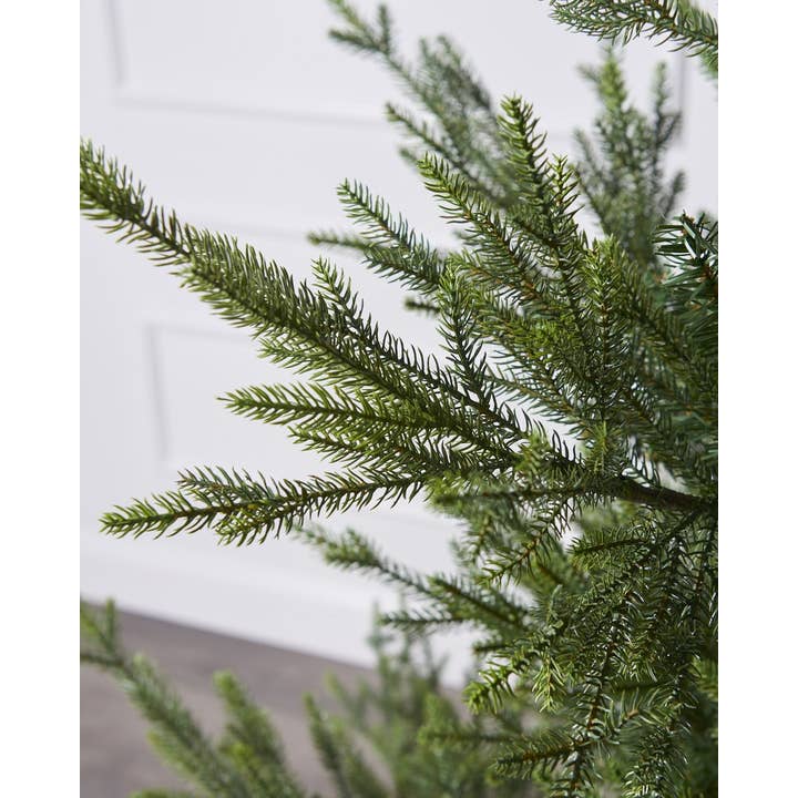 Christmas Place Inc. - Wholesale Artificial Christmas Tree - 5ft Norway Spruce Tree2