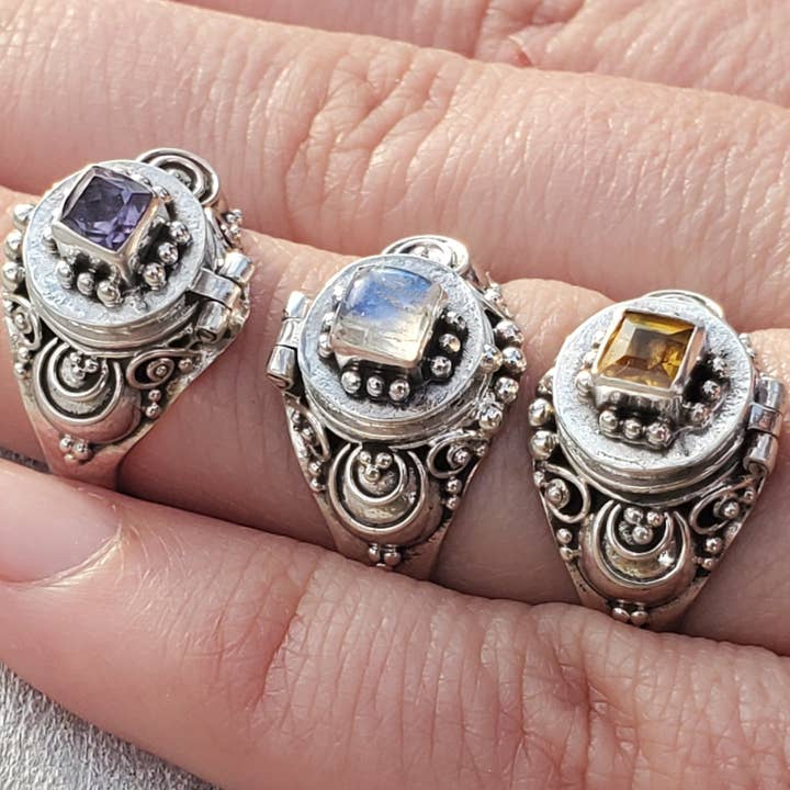 Silver Insanity – wholesale Cocktail/statement ring – Poison Ring with Square Gemstone | Sterling Silver