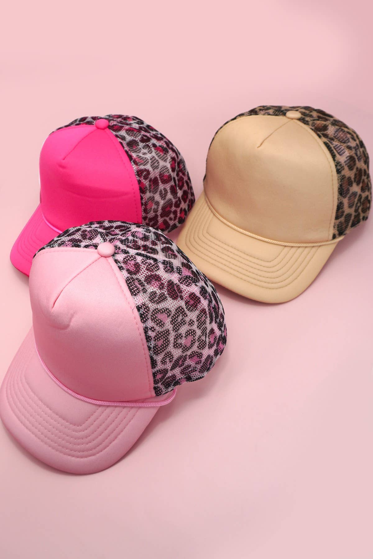 JOSSLYN by wall to wall - Wholesale Trucker Hat - Women's - TRUCKER HAT CHECKER FOAM FRONT ANIMAL MESH CAP | 40HW7406