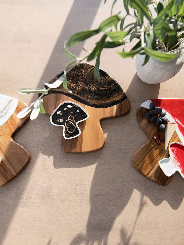 NYT!!! Svampeformet Akacie Ostebræt (INGEN TOLD) for engroshandel hos Lynn & Liana Designs