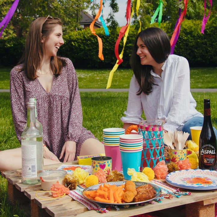 Talking Tables USA - Wholesale Decal - Party Decorations - Rainbow Party Streamers | 7 Pack |