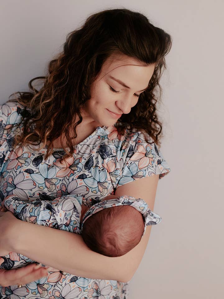 Three Little Tots – Vestido - Maternidade por atacado – Vestido de parto e entrega/enfermagem Flower Bloom13