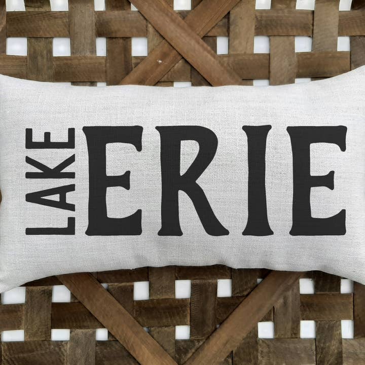 Oreiller de lac personnalisé pour la vente par AbbyKate HOME