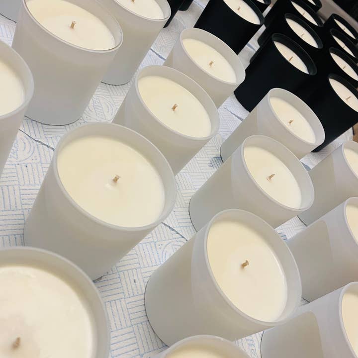 Crystal Flame – wholesale Jar/filled candle – 25 x BLANK (White Label) 30cl Soy Candles Black and White2