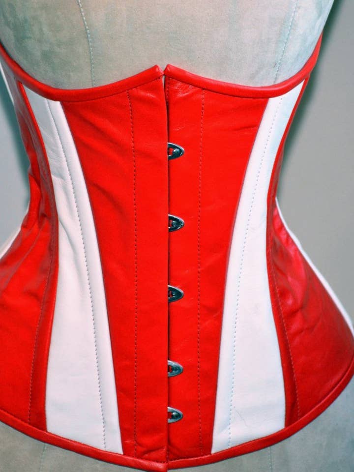 Corsetto cosplay Captain America rosso e bianco in vera pelle tinta a mano, corsetto esclusivo su misura con osso in acciaio, corsetto in pelle steampunk per la vendita all'ingrosso da parte di corsettery