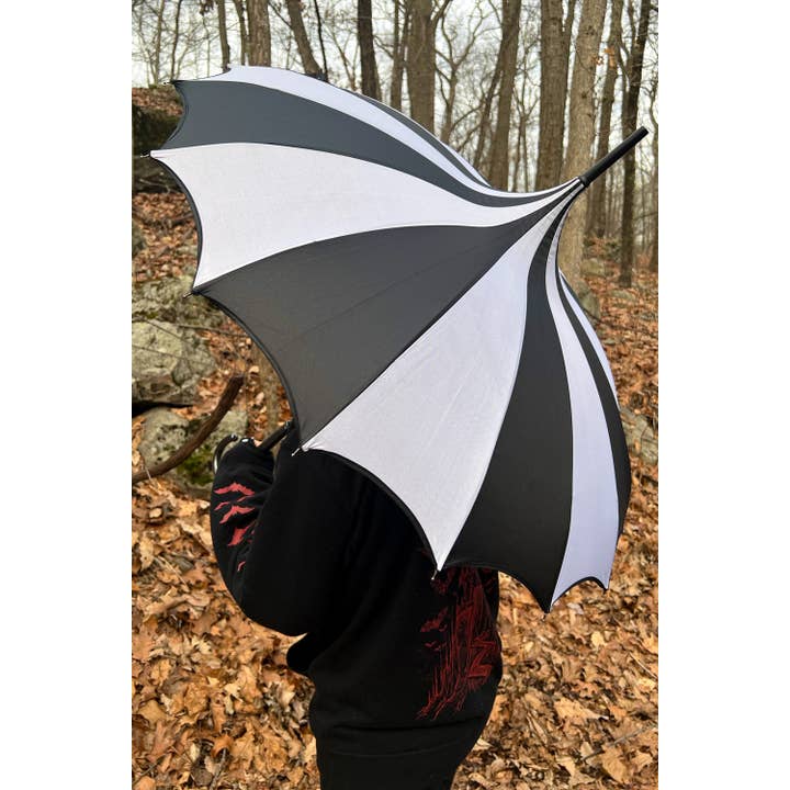 vampirefreaks - Vente Parapluie – unisexe - Parapluie Batwing Pagode rayé noir et blanc3