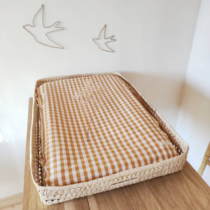 Les p'tites Merveilles de Bérénice – wholesale Korg - Barn och baby – Rektangulär blöjkorg i gingham bomullssenap och vit3