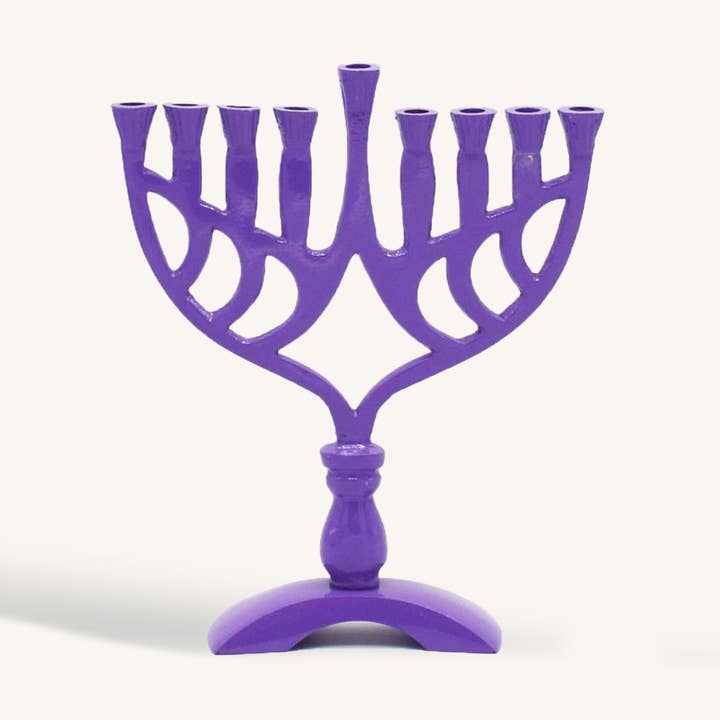 Stearinlys Menorah - Lilla - 7.5 Tomme for engroshandel hos Ner Mitzvah
