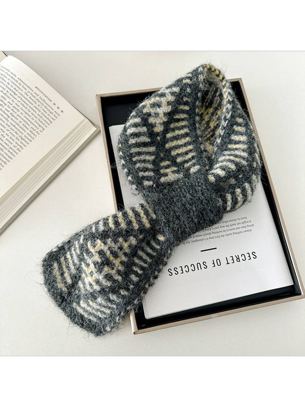 Funkyrel® Atzbranding Limited - Wholesale Scarf - Women's - Scarvii - Two-Tone Knitted Scarf with Slip-Through Design14