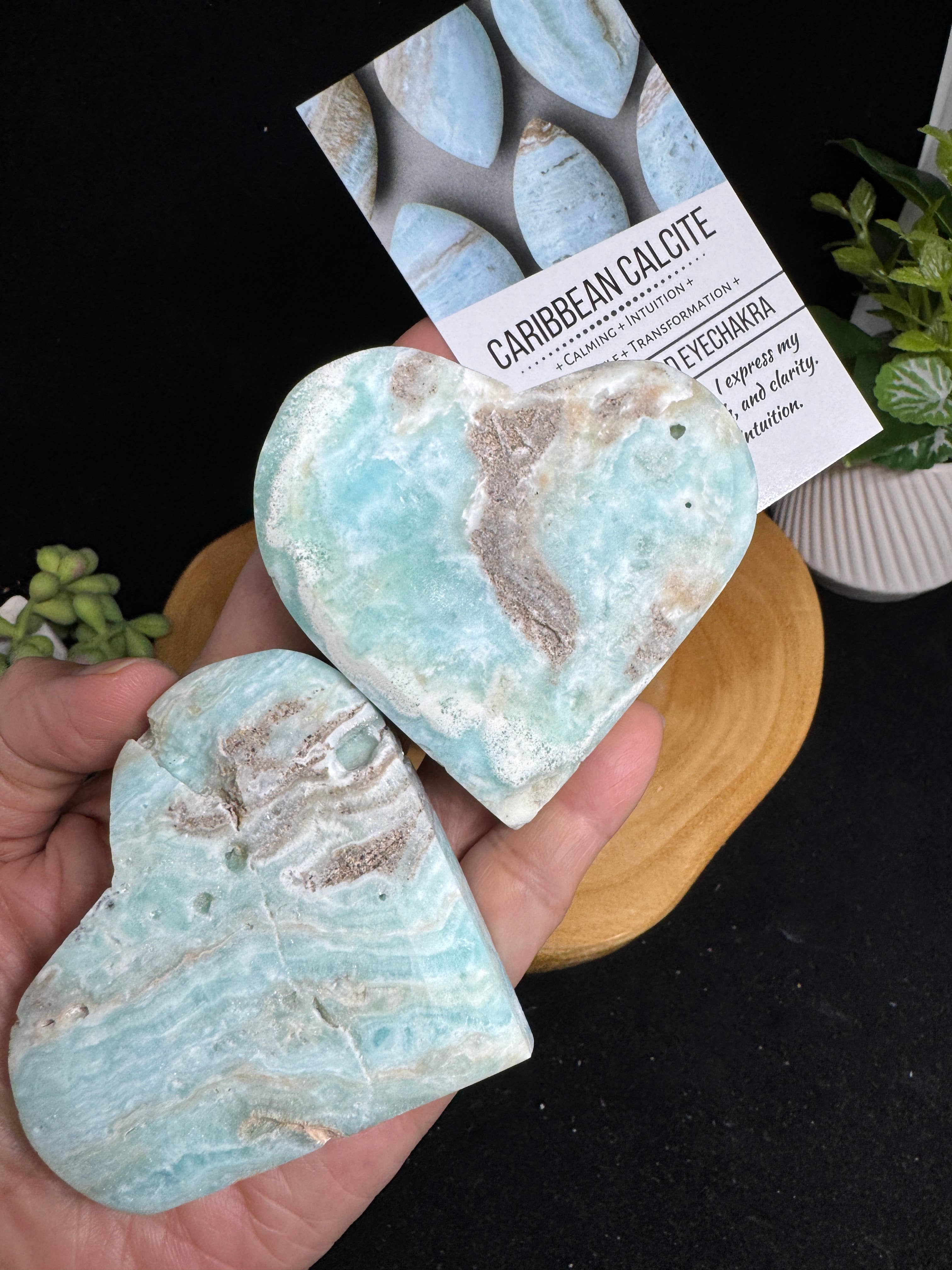 The 7 Directions - Wholesale Spirituele steen/kristal - 2 stuks Caraïbische calciet hartbundel G317 met informatiekaart1