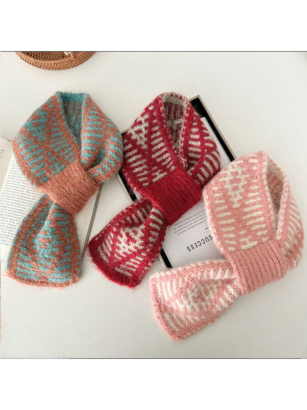 Funkyrel® Atzbranding Limited - Wholesale Scarf - Women's - Scarvii - Two-Tone Knitted Scarf with Slip-Through Design9