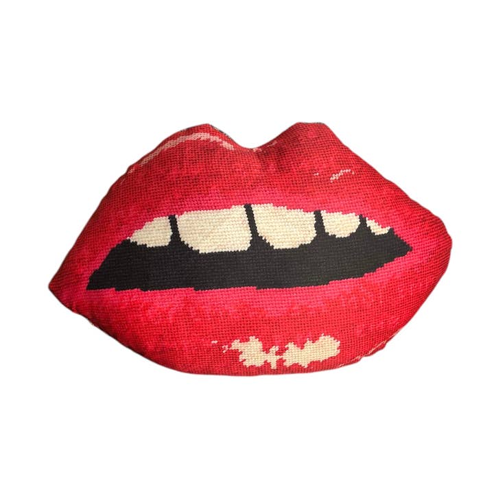 almohada de labios esculpidos EMBRASSE MOI de satén de algodón orgánico para venta al por mayor de Mommani Threads