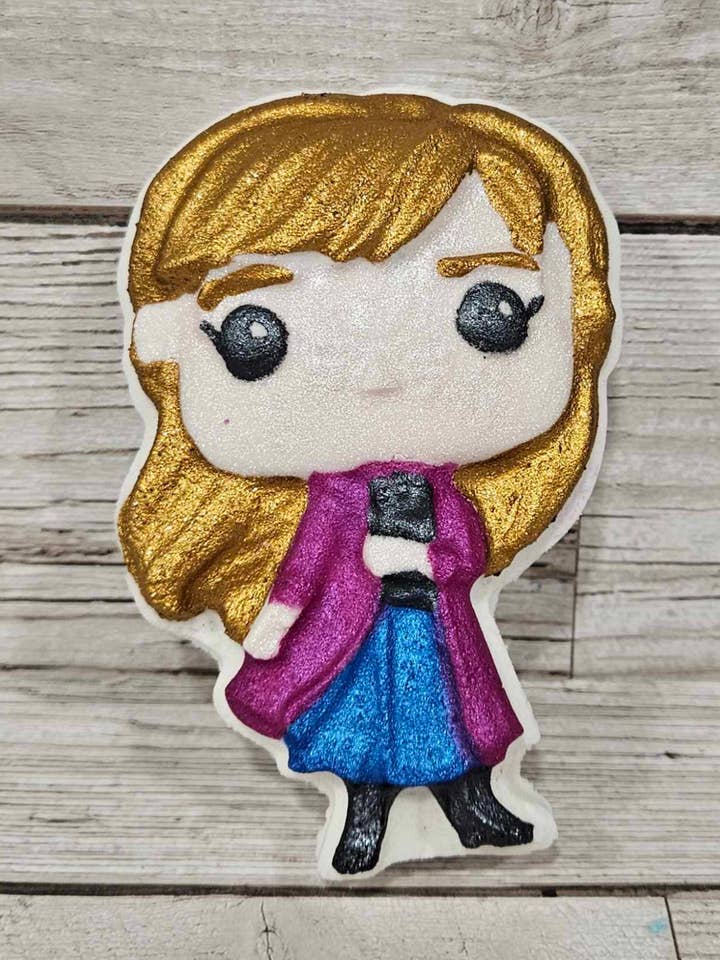 Bombe de bain Princesse Arandelle avec insert violet pour la vente par The Soap Sisters