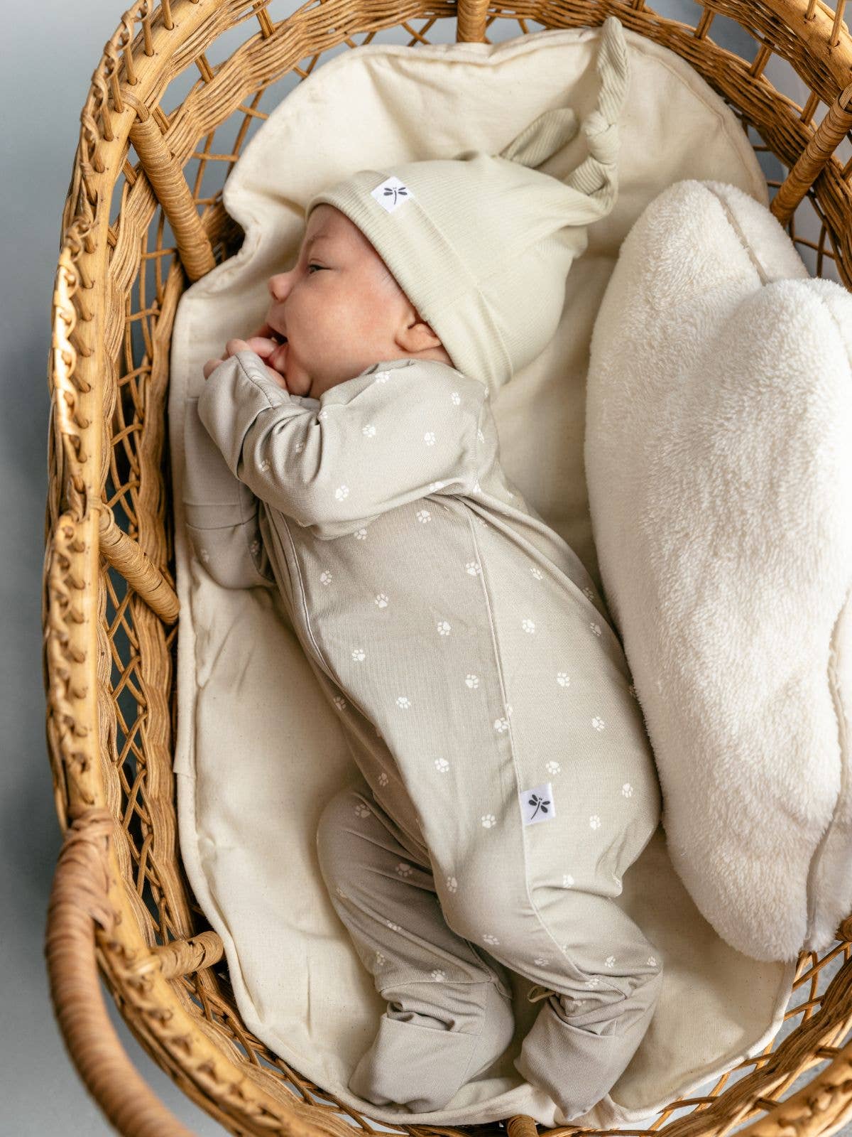 Lilulila - Wholesale Jumpsuit - Baby - Huella de León Mono de Bambú con Cremallera1