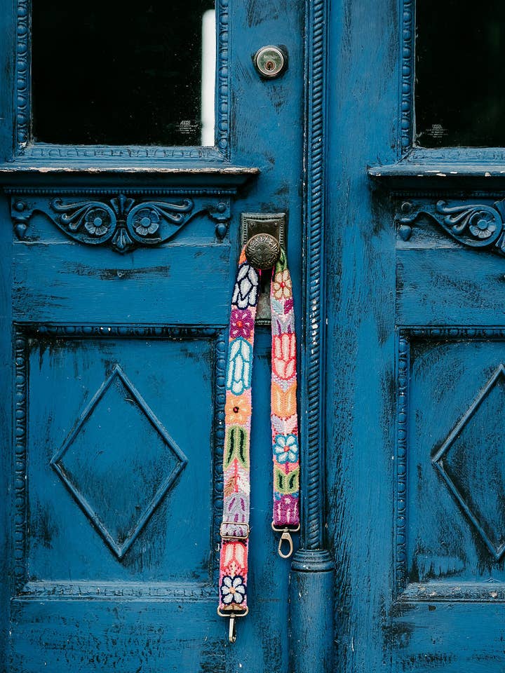 Verstellbarer Riemen in Knallrosa für den Großhandel von Madeline Parks®