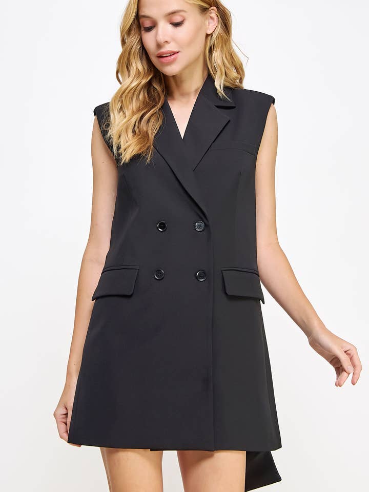Robe blazer courte sans manches à double boutonnage avec nœud coupé au dos pour la vente par Strut & Bolt