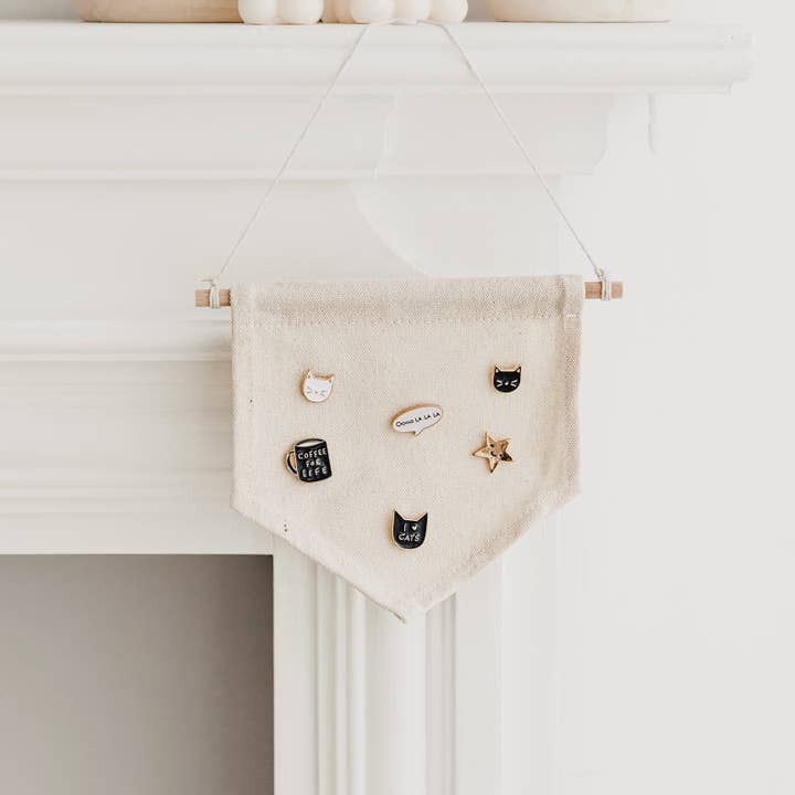 Jodie Gaul & Co - Wholesale Lapel Pin/Button - Gold Smiley Face Enamel Pin3