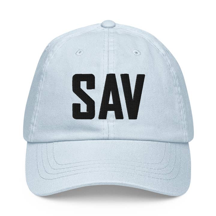 Casquette brodée pastel Savannah Georgia avec code aéroport SAV pour la vente par CRE PYT
