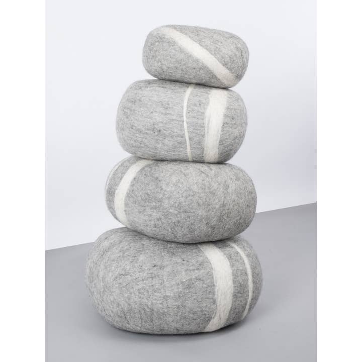 myfelt - Wholesale Pouf - Carl – Felt Pebble Light Gray 100% Wool4