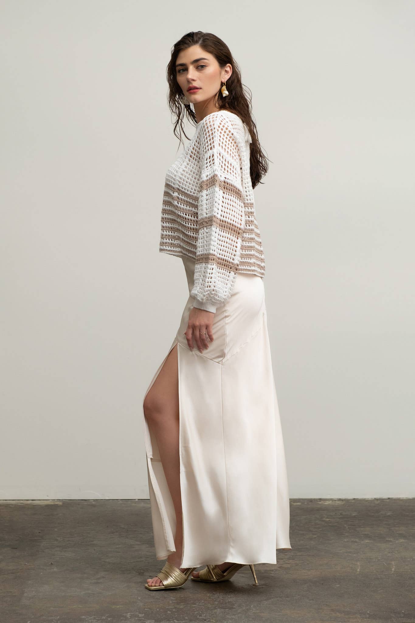 Blu Pepper - Vendita all'ingrosso Gonna - Donna - Gonna midi asimmetrica in raso con spacco laterale16