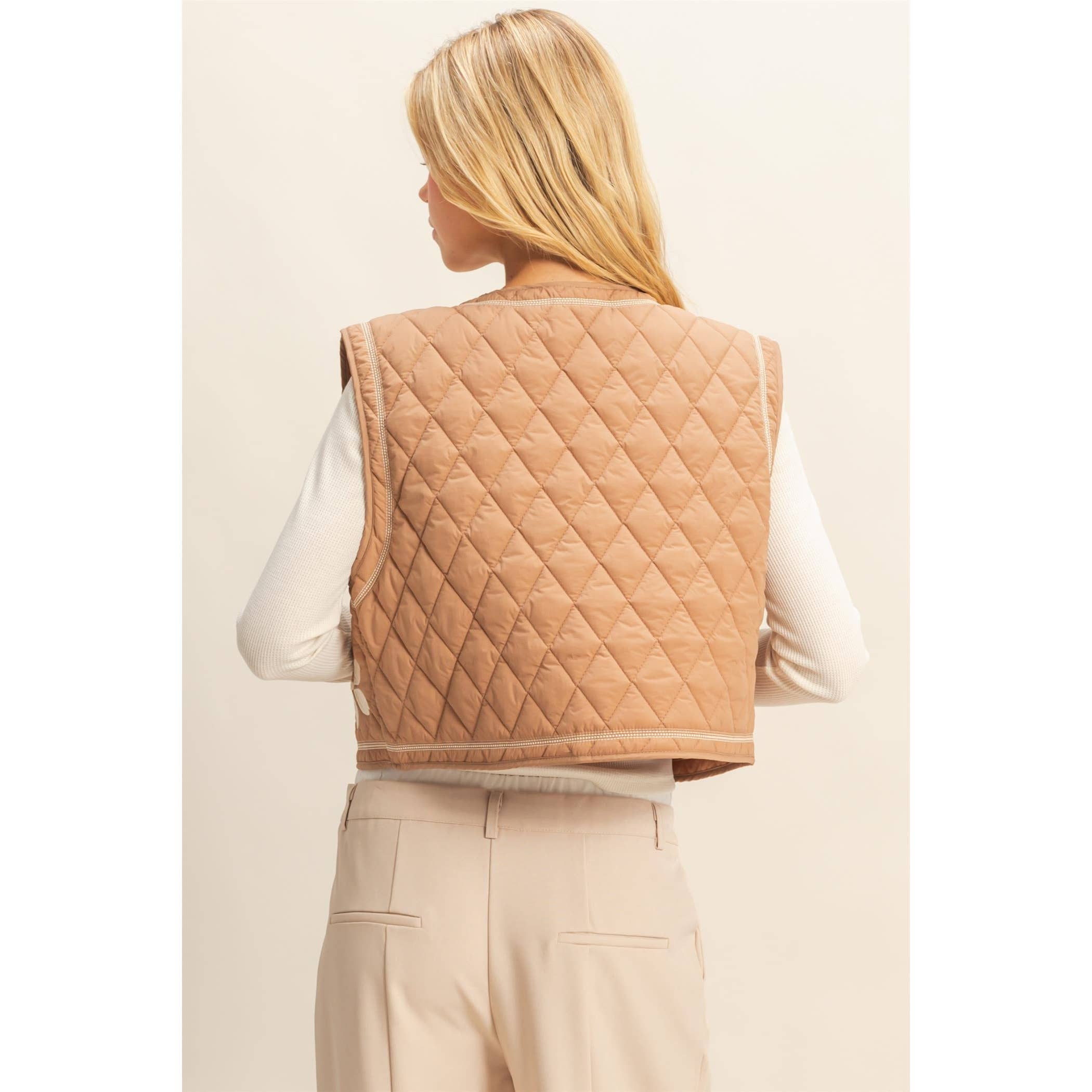 HYFVE - Vente Veste sans manches – femme - Gilet matelassé brodé de fleurs avec lien à nouer devant4